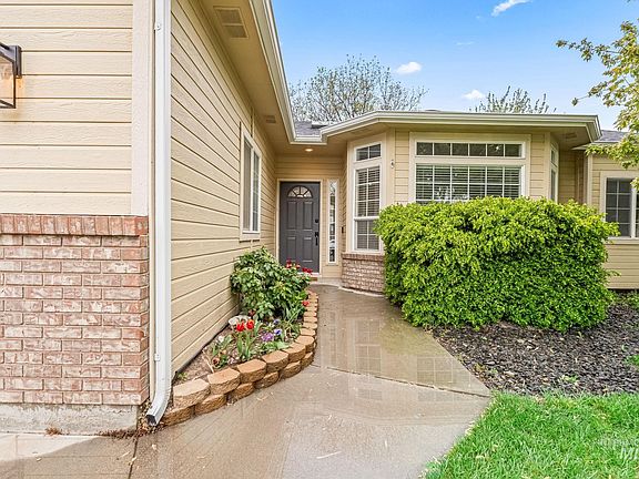 3rd image of 2776 N Fieldstone Way