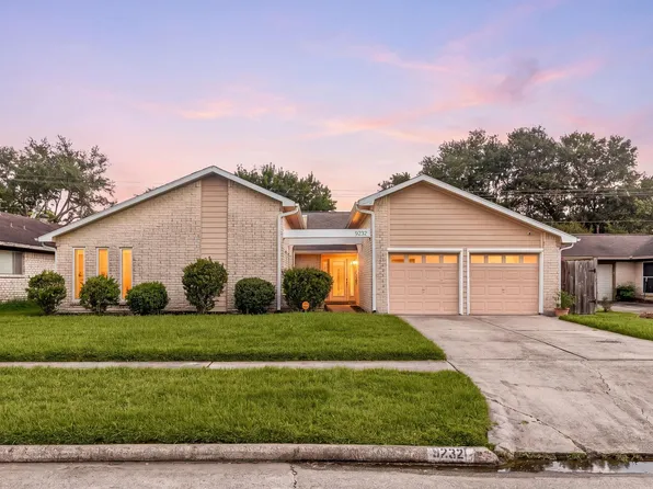 9232 Vickijohn Dr, Houston, TX 77031