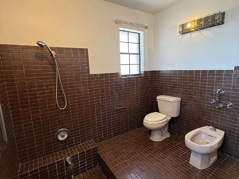 1709 Bruce Devlin Dr — Photo 35