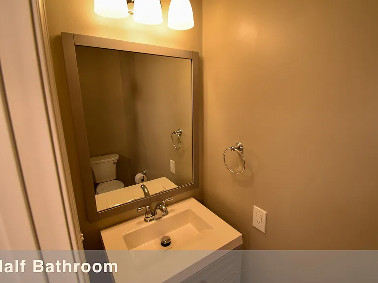 4823 Glenmina Dr — Photo 13