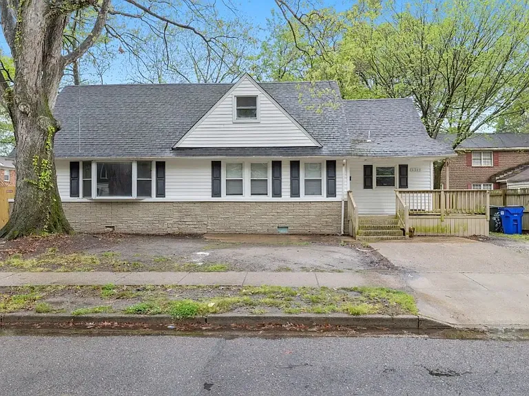 6261 Alexander St — Photo 1