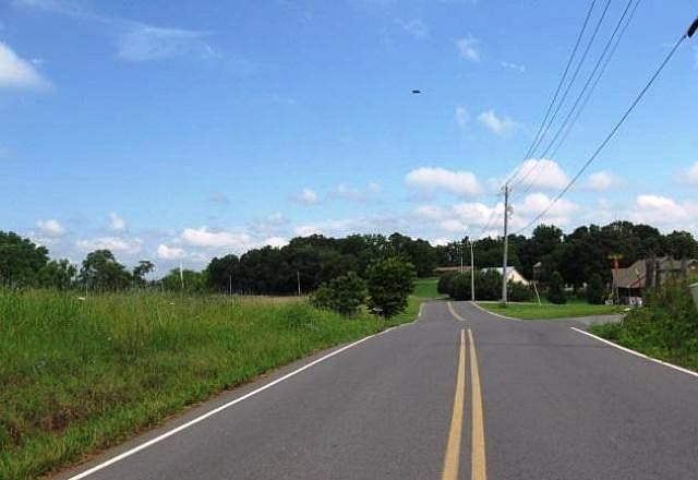 2nd image of 407 Tipton Station Rd