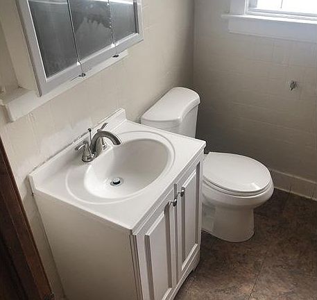 5th image of 6649 S Maplewood Ave #2
