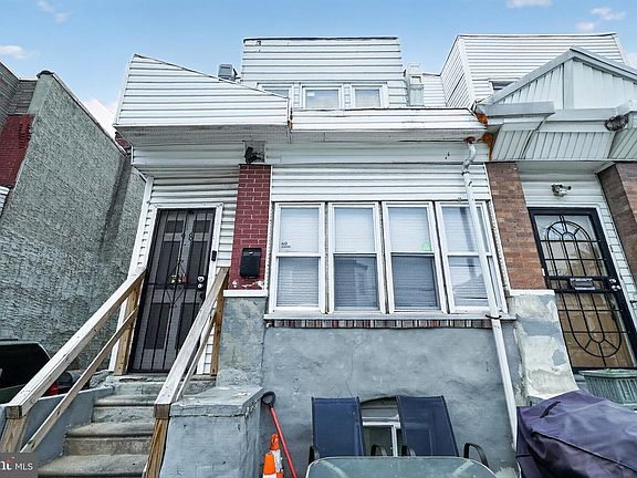 3rd image of 918 W Rockland St