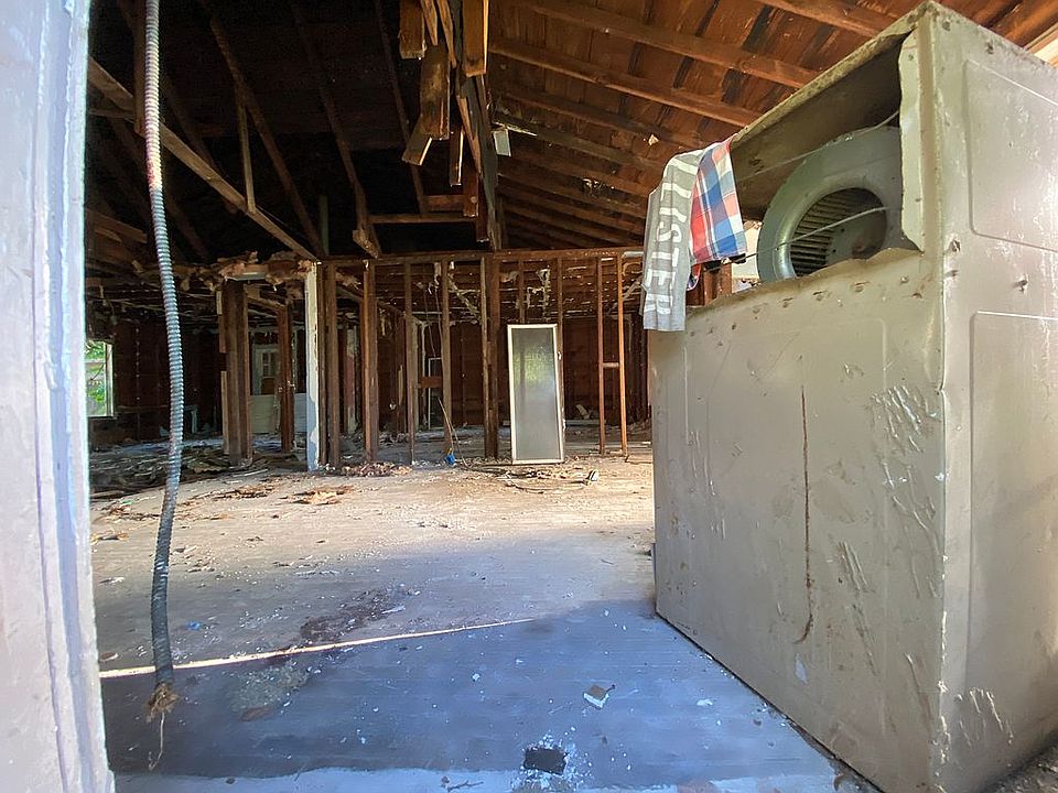 2nd image of 2713 S Sterling Ave
