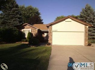 2107 Highsplint Dr, Rochester Hills, MI 48307