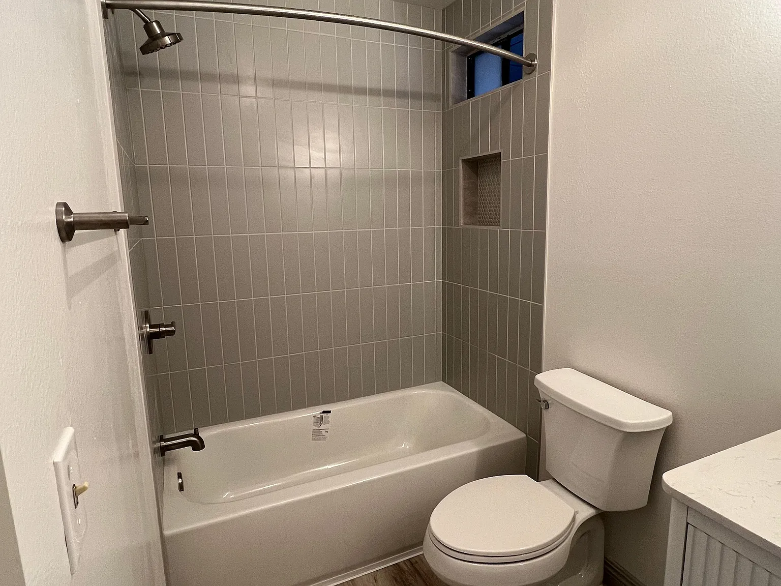 2 bed, 850 sqft, $3,095 — Photo 3