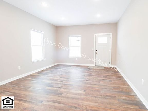 3rd image of 1304 Normandale Dr
