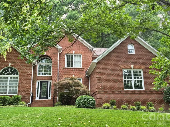 919 Thorn Ridge Ln, Lake Wylie, SC 29710