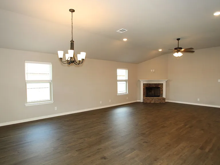 902 Clanton Cv — Photo 7
