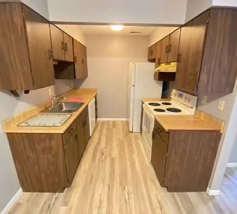 5th image of 2227 A St #9
