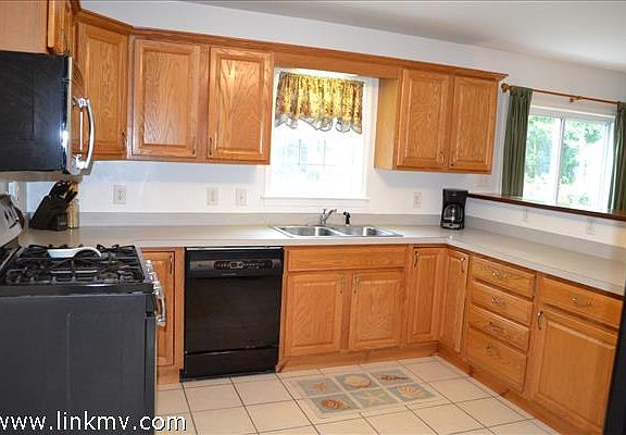 3rd image of 47 Madaline Ln