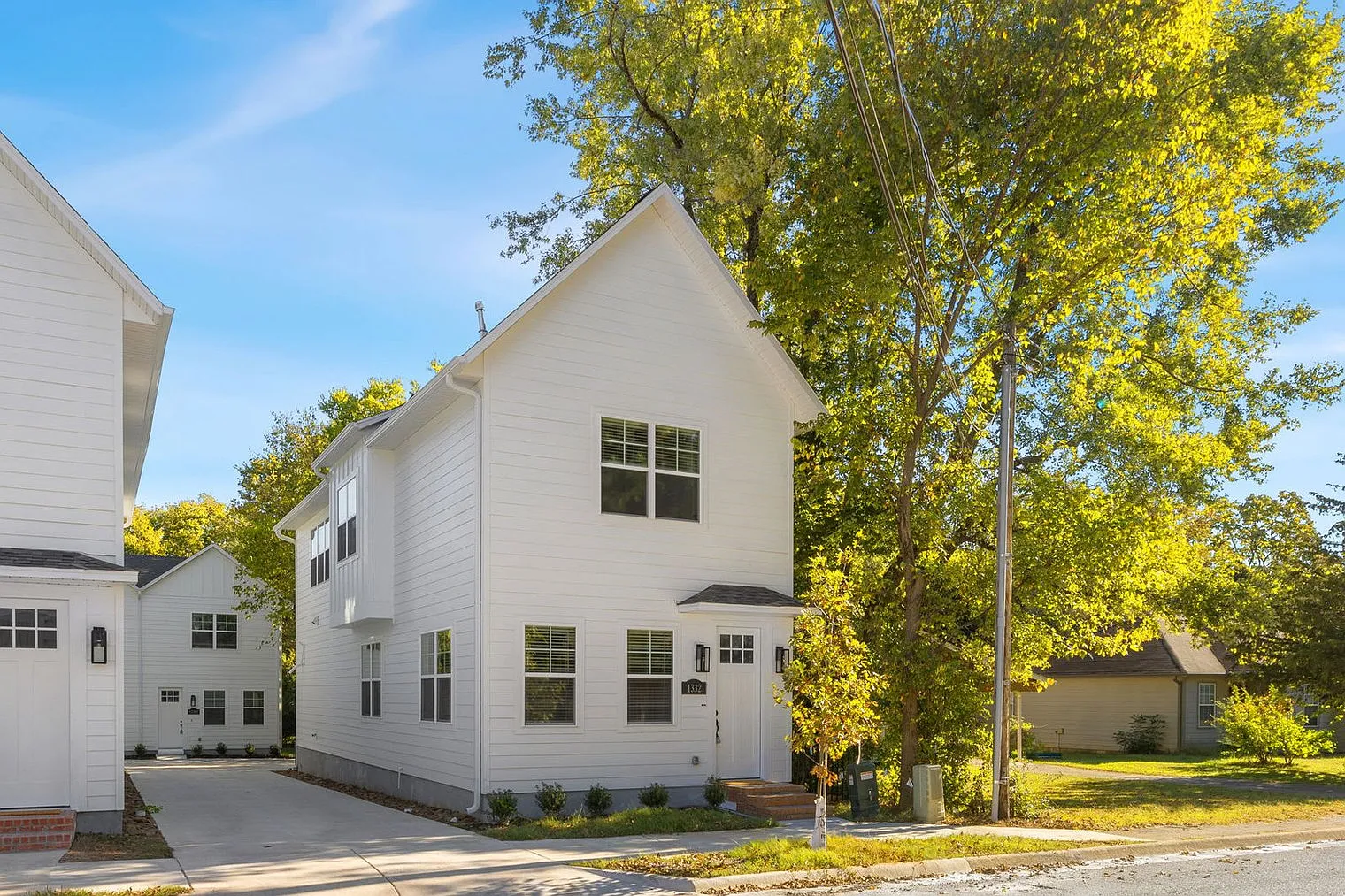 3 bed, 2.0 bath, 1711 sqft, $3,811 — Photo 3
