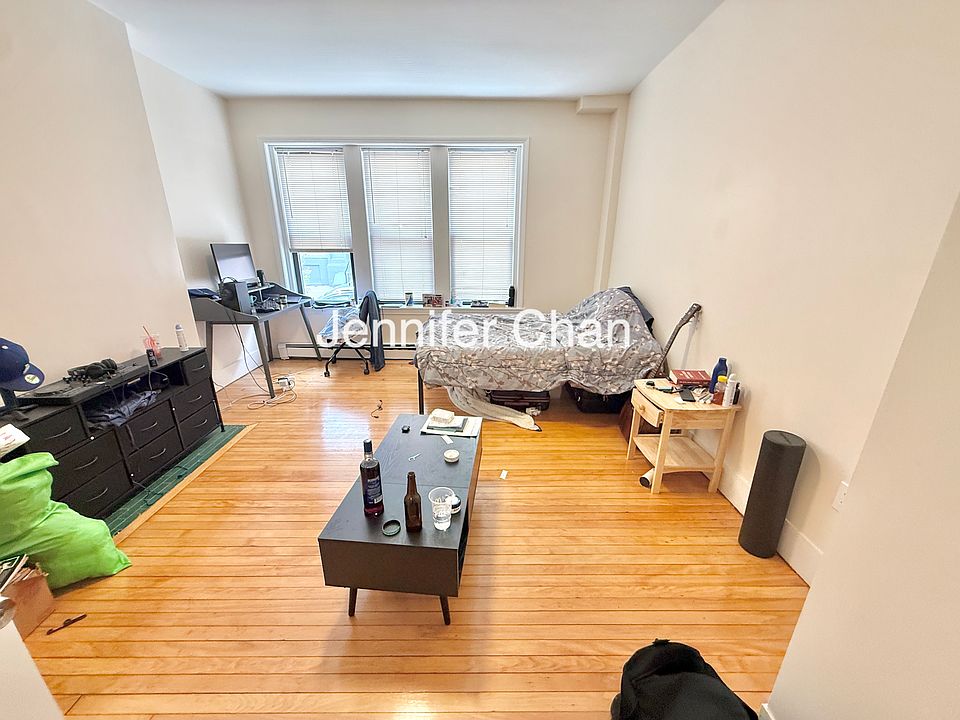1st image of 8 Royce Rd APT 1