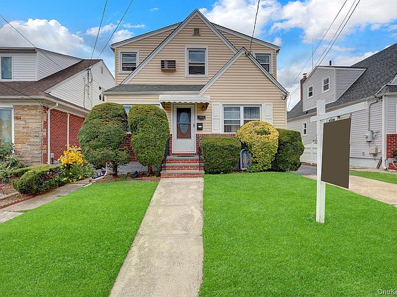 3rd image of 411 New Hyde Park Road