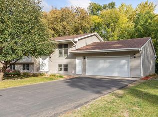 1307 Amble Rd, Arden Hills, MN 55112