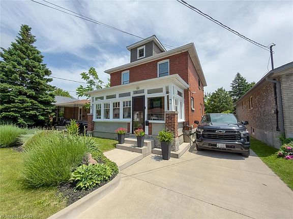 3rd image of 32 Lorne St