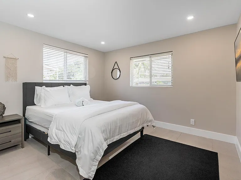 300 SE 8th Ct — Photo 9