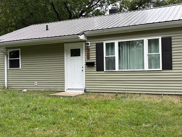 1st image of 705 Illinois Dr