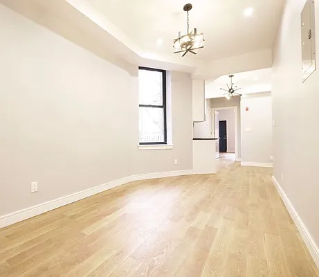 Rented by Tapiro Realty | media 29