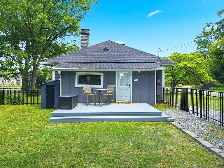 2601 Derita Ave — Photo 33
