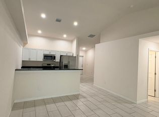 826 Gleason Pkwy, Cape Coral, FL 33914