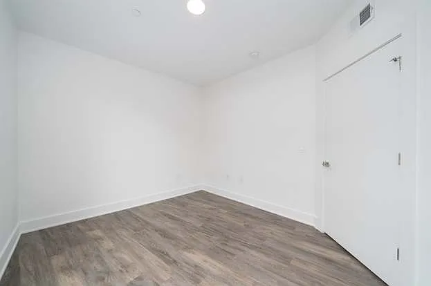403 7th St #30 — Photo 3