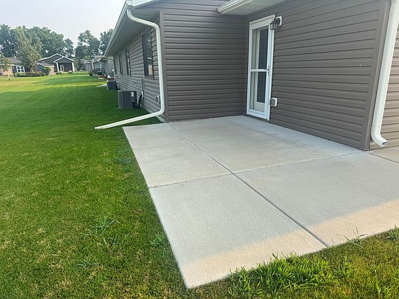 4th image of 147 Highland Cir