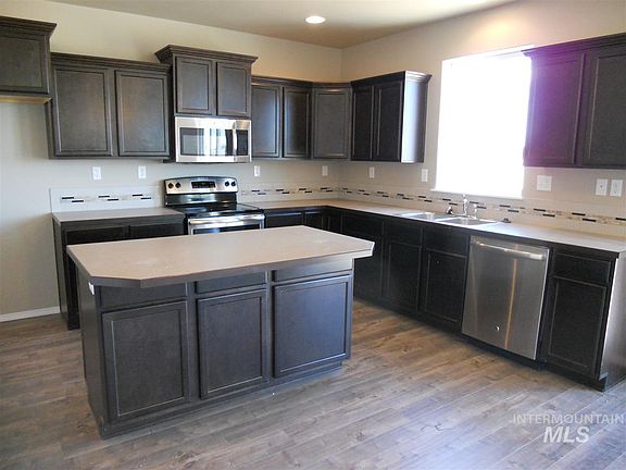2nd image of 417 Voyage Ave