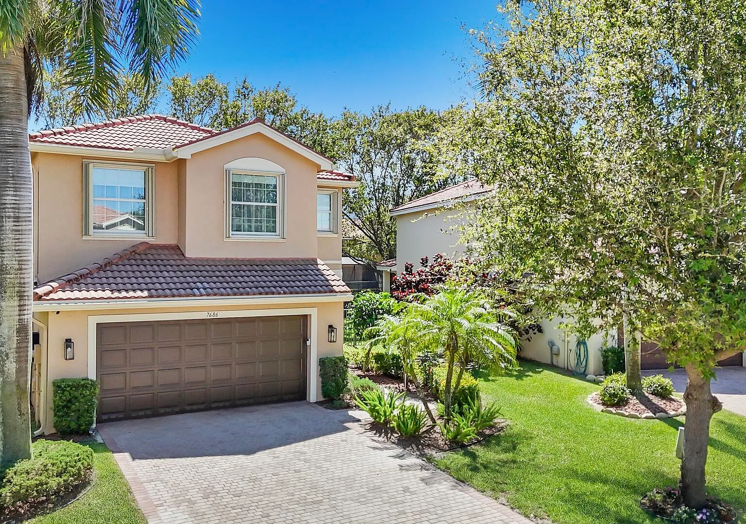 4 bed, 2.5 bath, 2256 sqft, $4,300 — Photo 1