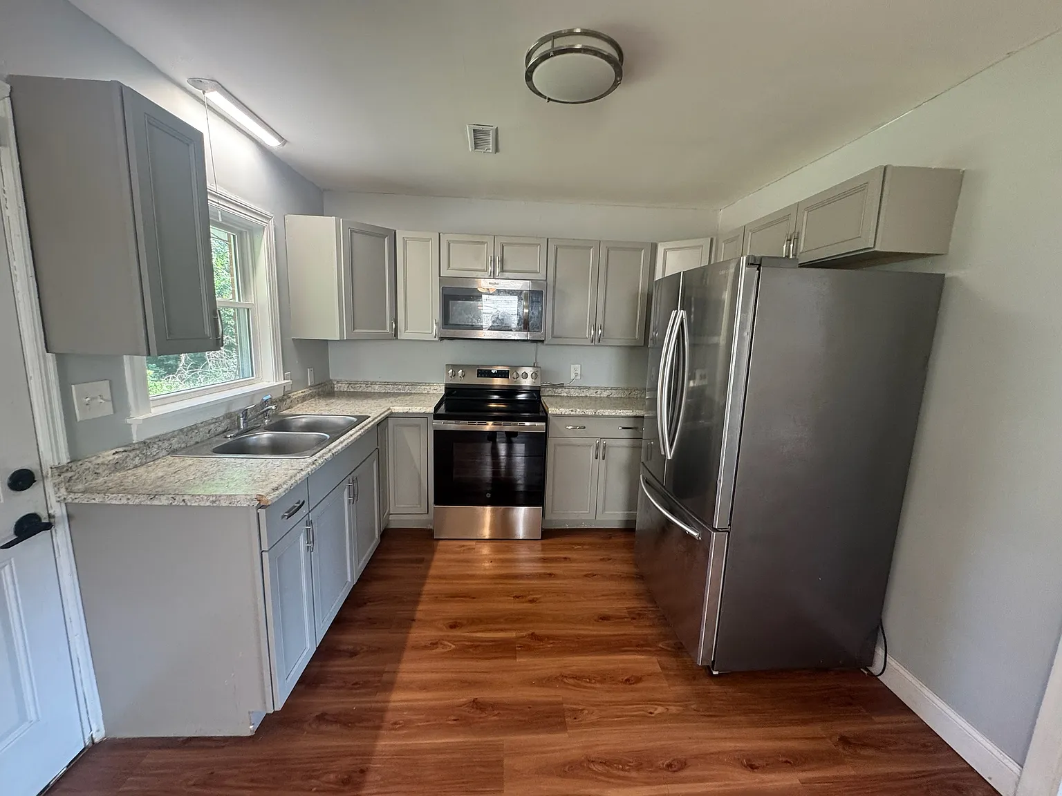 5 bed, 2116 sqft, $1,950 — Photo 3