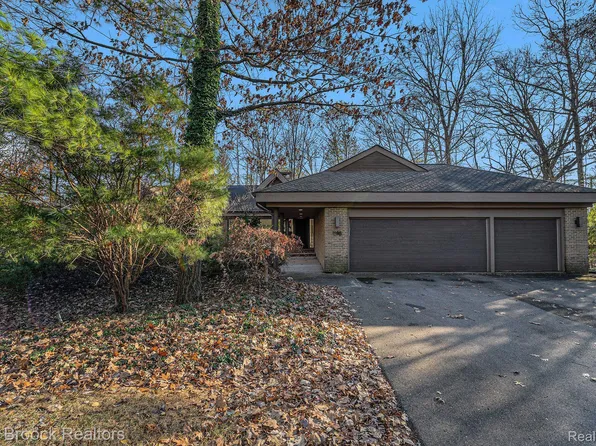 1195 Banbury Cir, Bloomfield Hills, MI 48302
