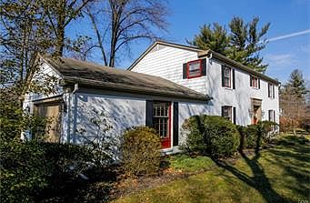 2nd image of 1427 Manor Dr