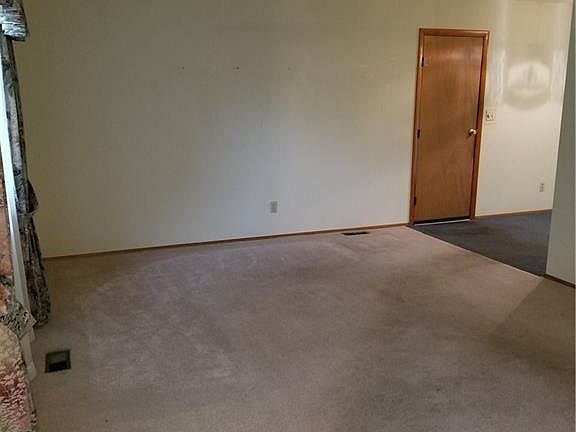 3rd image of 1010 Nutmeg Sq N