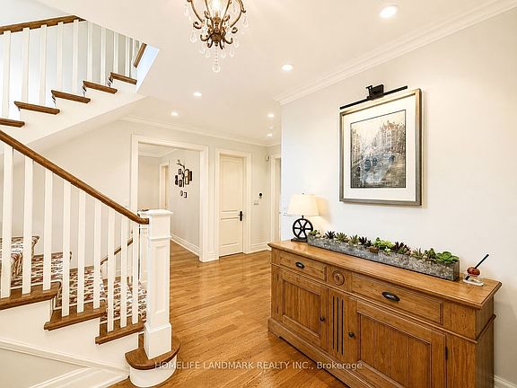 4th image of 260 Pinetree Way