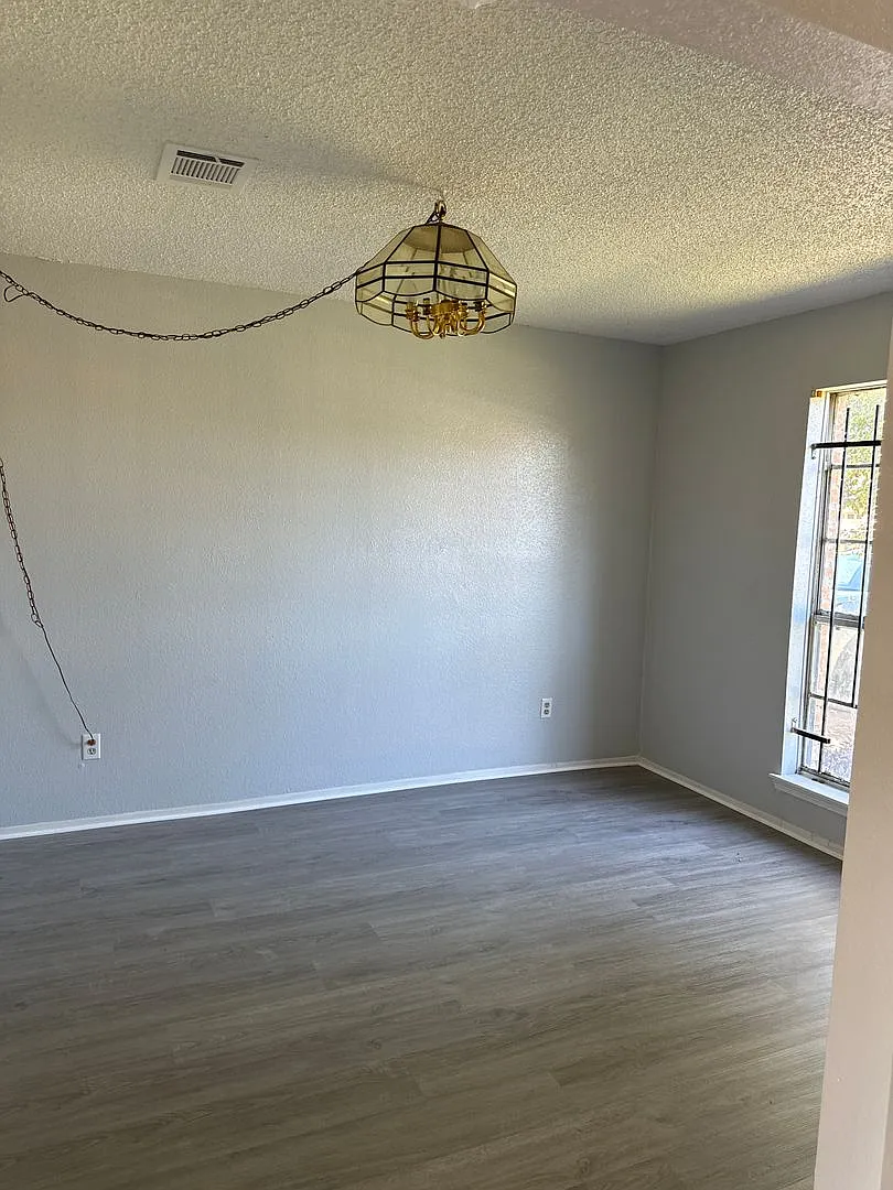 12814 Greenshire Dr. — Photo 2
