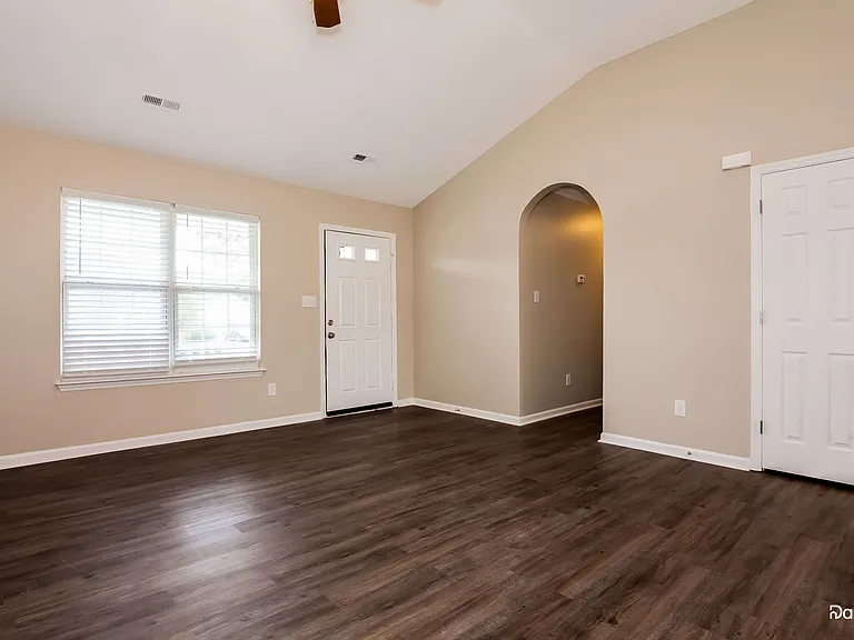 1531 Hudson Graham Ln — Photo 6