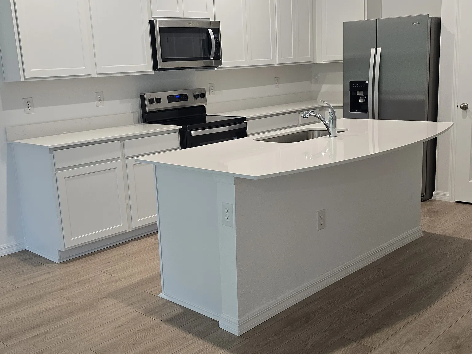 3 bed, 2.5 bath, 1673 sqft, $2,200 — Photo 4