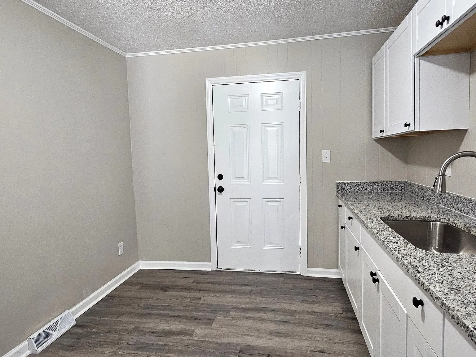 North Hall Street - 307 B — Photo 4