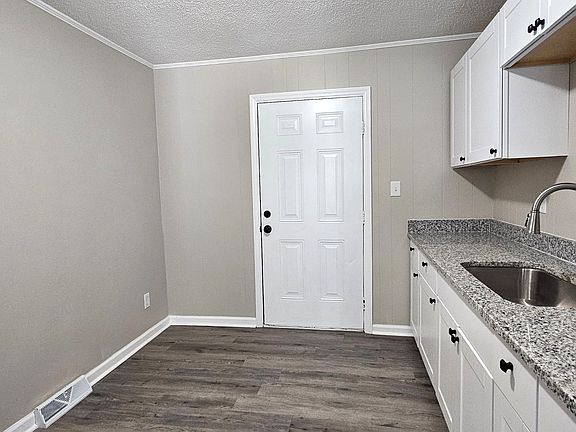 4th image of 307 N Hall Streetapt #B