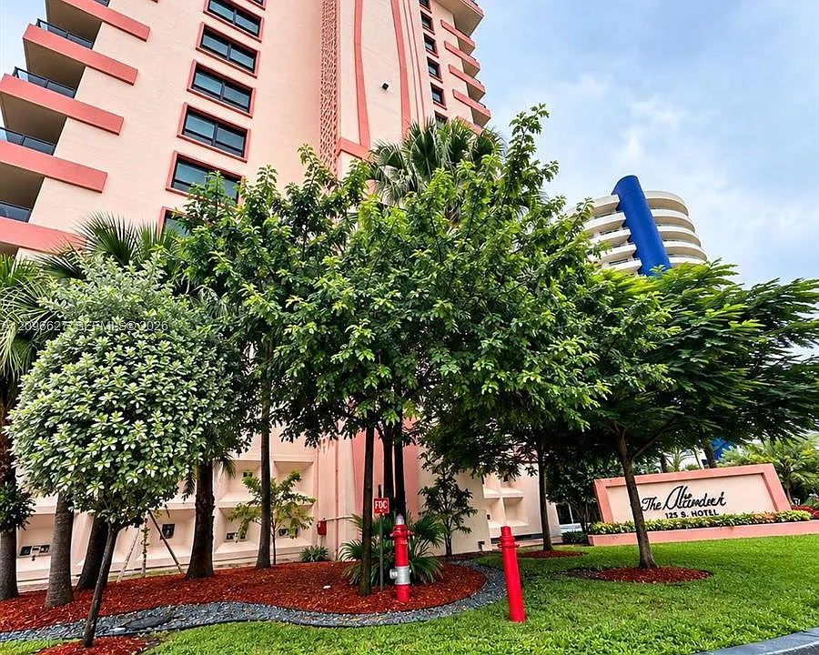 5225 Collins Ave #614
