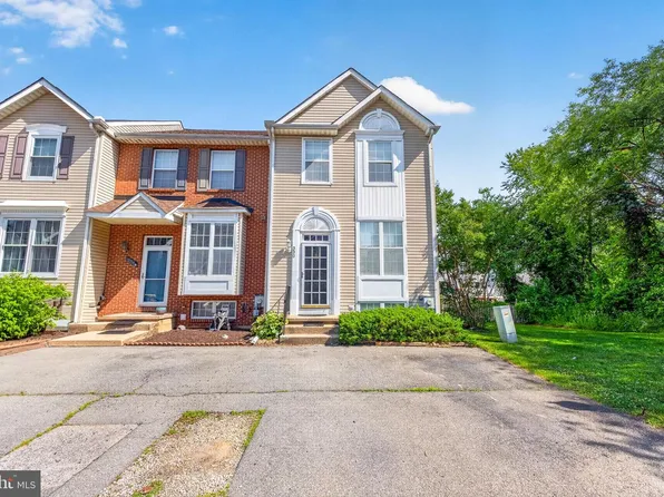 330 Palmerston Ct, Newark, DE 19702