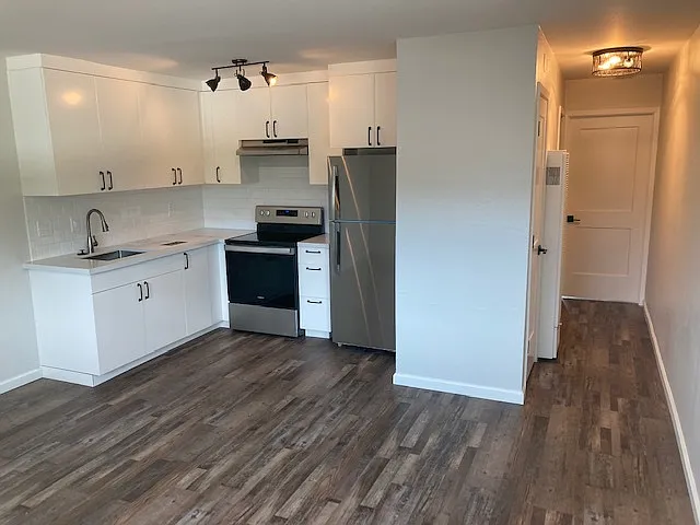 1304-1306 Leafwood Dr — Photo 3