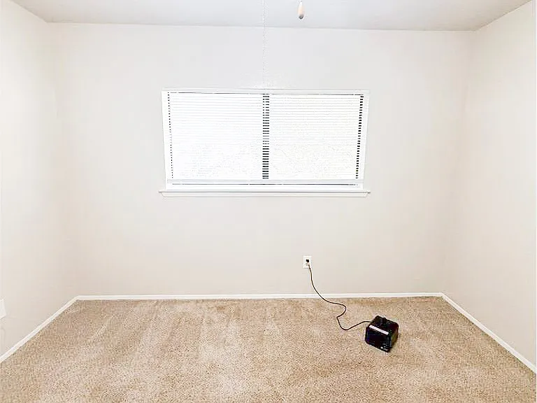 2402 Blanco Dr #B — Photo 10