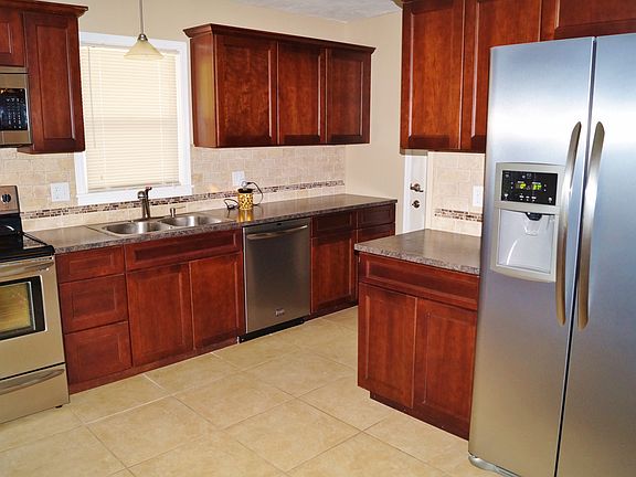 3rd image of 712 NW 35th Pl