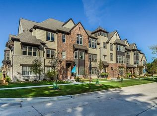 637 Parkside Ct, Libertyville, IL 60048
