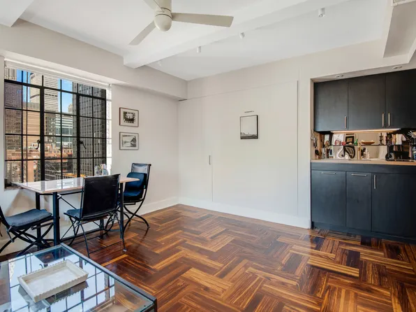 320 East 42nd Street image 6 of 13