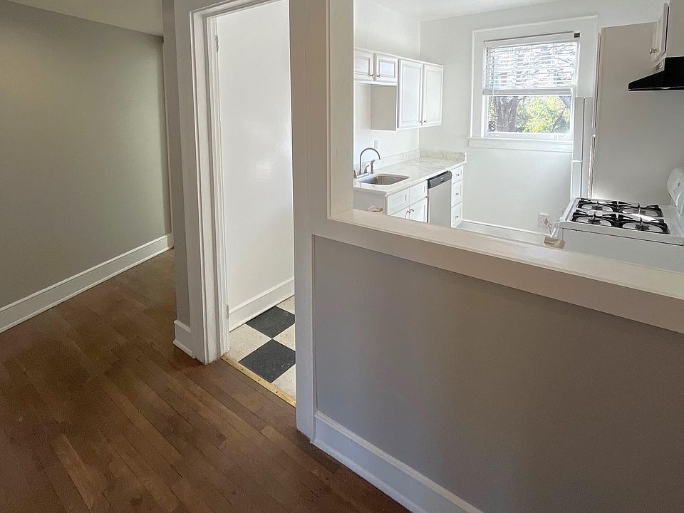 1st image of 1215 Virginia Ave NE #6