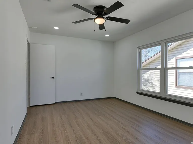 3218 Jenkins Dr — Photo 8