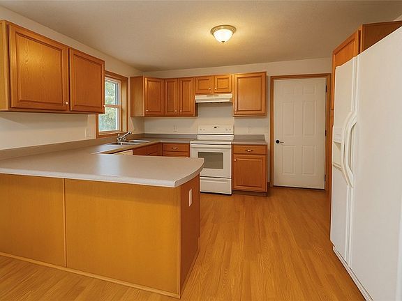 5th image of 7 Staffordshire Dr